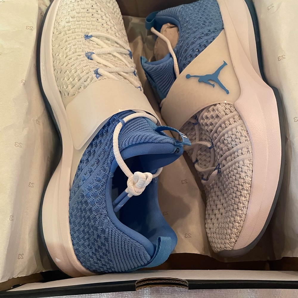 Univ. of North Carolina Nike Jordan Trainer 2 Fly Knit Sneakers Men’s Size 15.